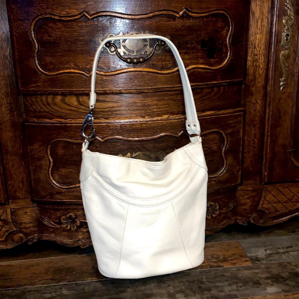 Stone & Co white leather purse.‎